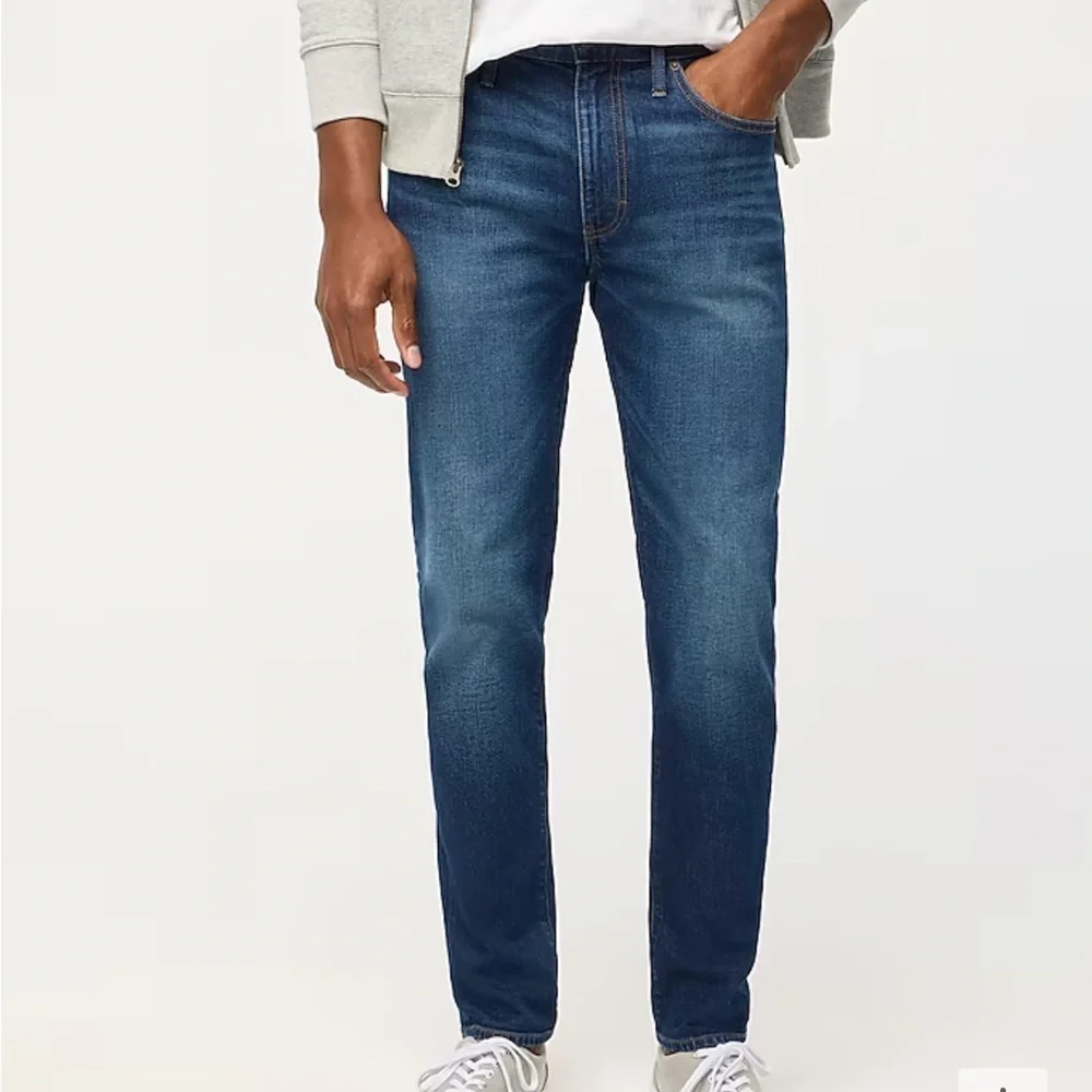 J crew dark wash Straight-fit jean in signature flex nwot